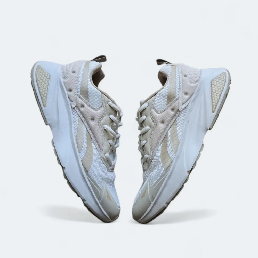 NEW Reebok Girls Gold Accent Athletic Sneakers